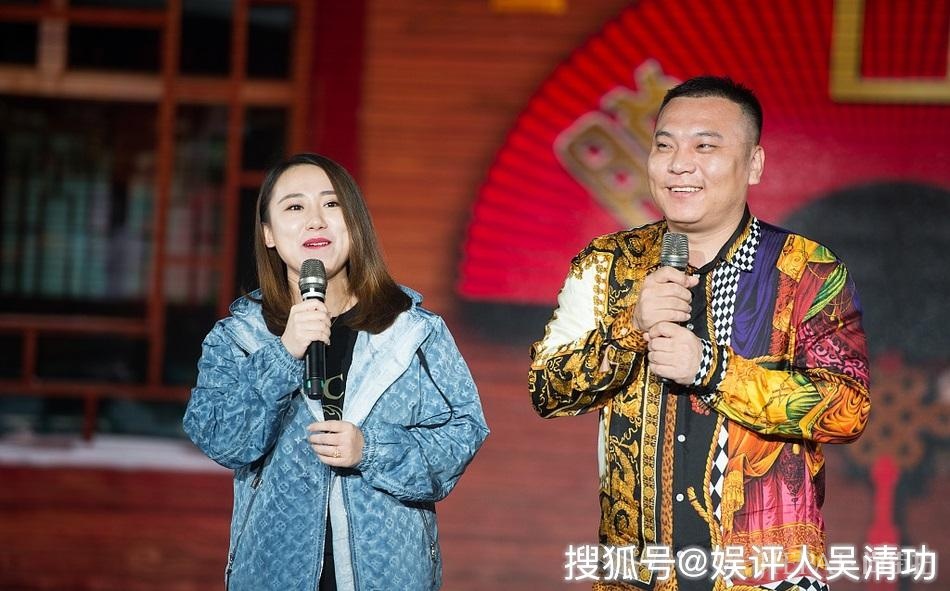 赵本山徒弟丫蛋被求婚后首次亮相，红光满面气色佳，未婚夫却没来