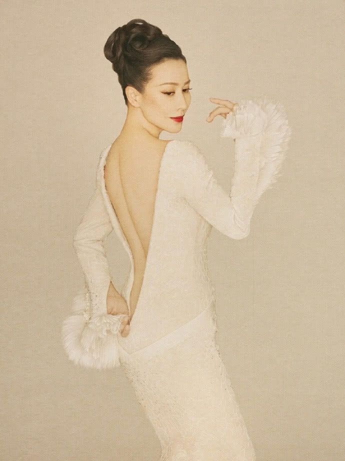 中国风镜头下的女星：刘亦菲楚楚动人，刘雯不愧是“国模之光”