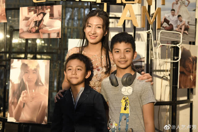 胡军女儿成人礼嘉宾阵容强大，诺一罕见露面，长大变样快要认不出