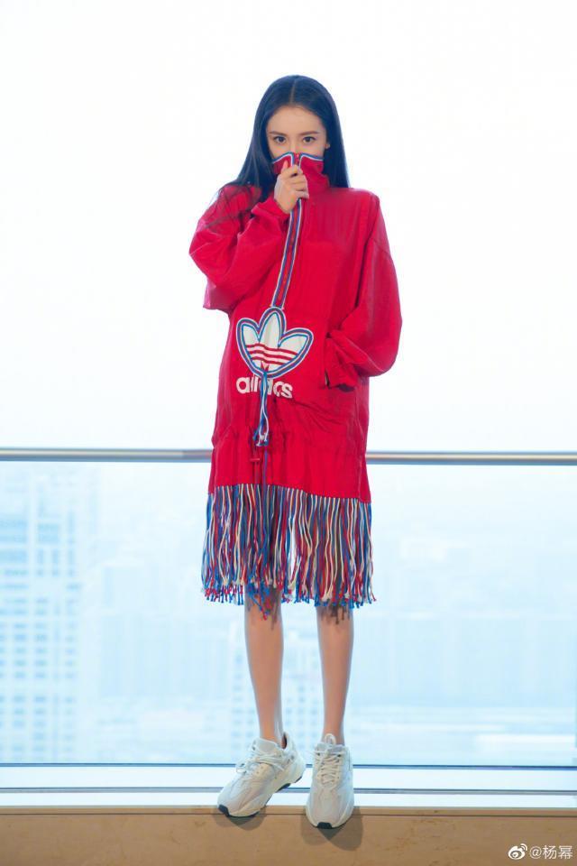 杨幂被粉丝抵制新剧进退两难,刘恺威抱小糯米现身街头甜蜜温馨