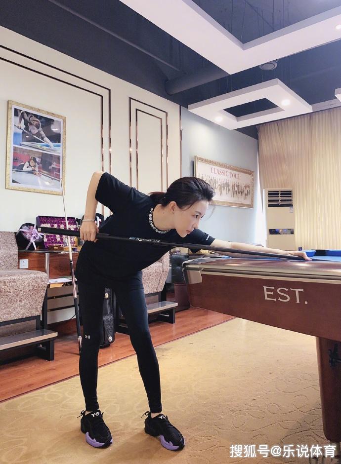 潘晓婷晒出素颜照憔悴衰老许多，身材依旧韵味十足