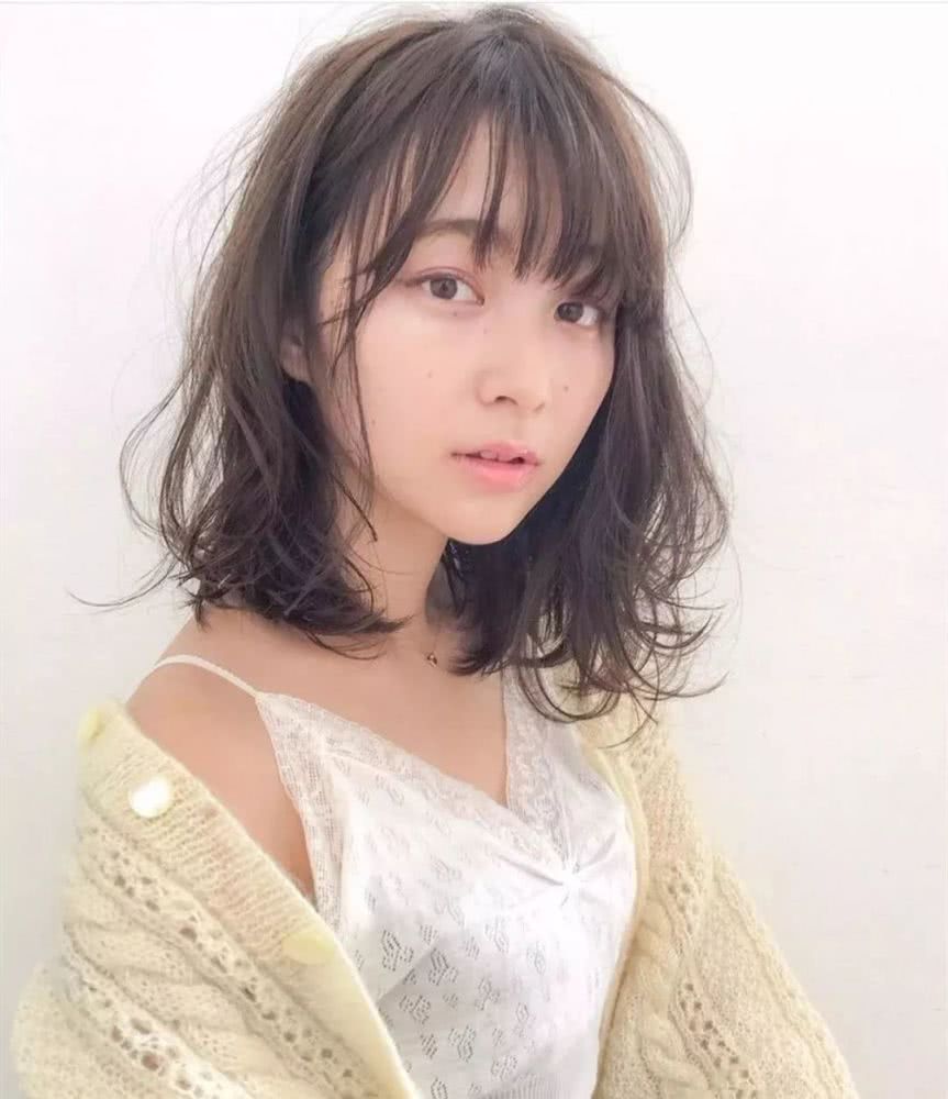 慵懒短卷发,打造属于你的“高级脸”