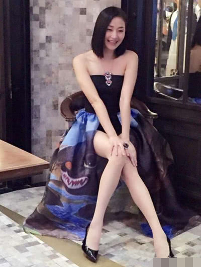 因一双美腿走红全国，甄子丹为她离婚，最后嫁给陈十三，一直无子