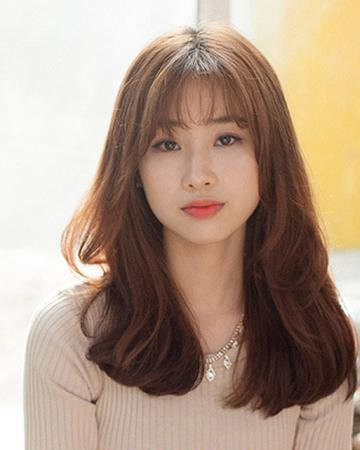 18岁适合什么卷发 这四款发型让你变得不一样