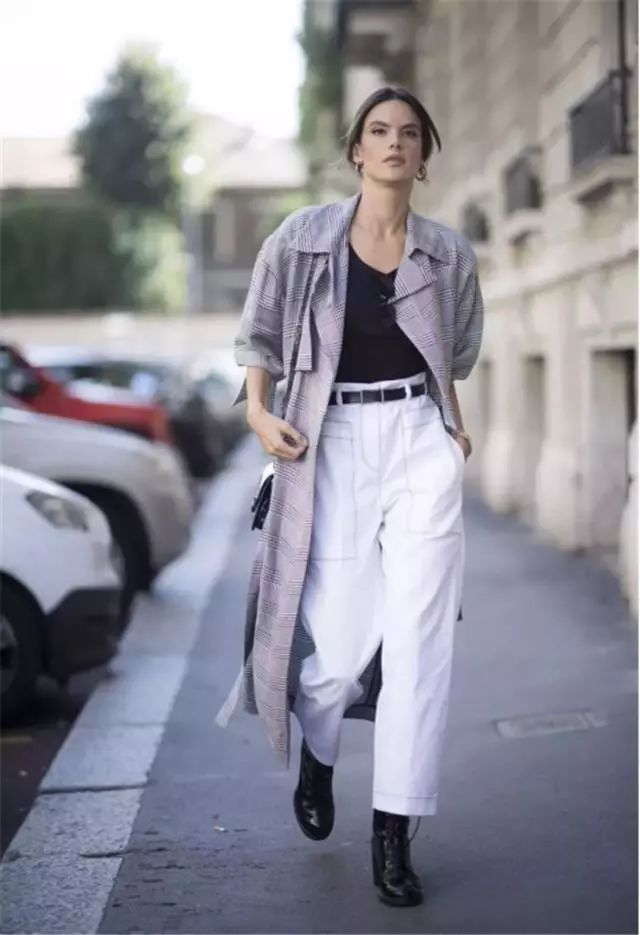 流行服饰别瞎买,40岁后的女人穿这几套更时尚显气质