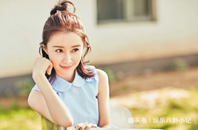 曾比杨幂红,从小被父亲抛弃10岁妈妈离世,被称娱乐圈最干净女星