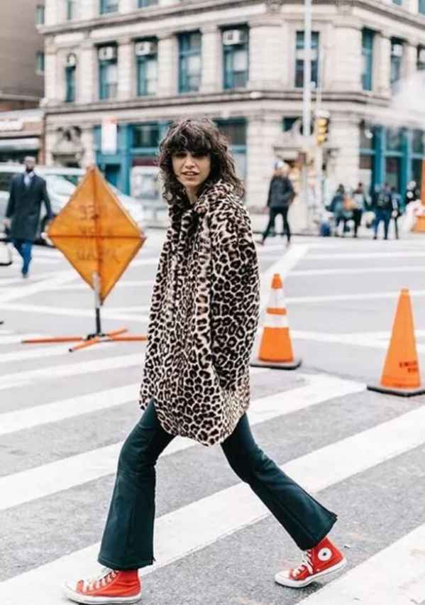 秋季阔腿裤搭配鞋 这样搭配时髦又有温度