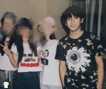 彭昱畅大学期间堪称盛世美颜!被小姐姐包围超幸福,粉丝彻底酸了