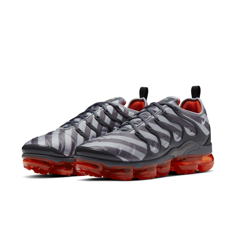 熟悉的斜杠警戒线?VaporMax Plus 全新配色官图释出