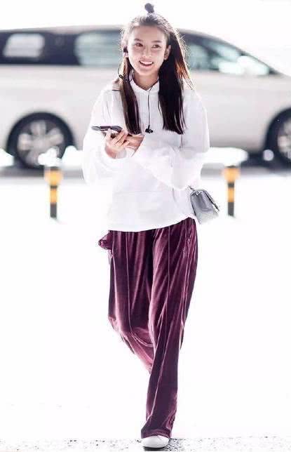 秋冬想要有温柔感,从这2个方面去选单品准没错