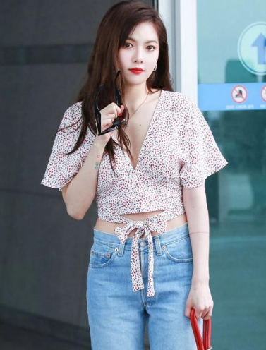 打底裤先收起来吧，新晋的“松松裤”，潮女孩已经在穿了！