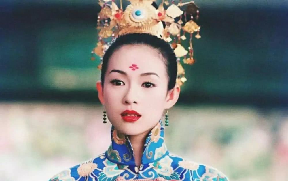 丸子头、梨花头内扣、大波浪卷，你喜欢哪种发型？