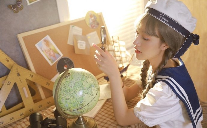 大眼可爱萌妹子双马尾水手服写真图片