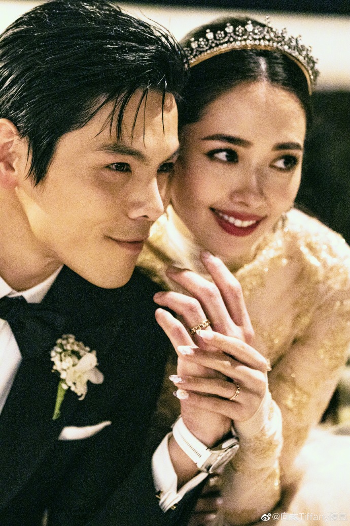 男神向佐和女神郭碧婷正式结婚,向太对儿媳特别满意