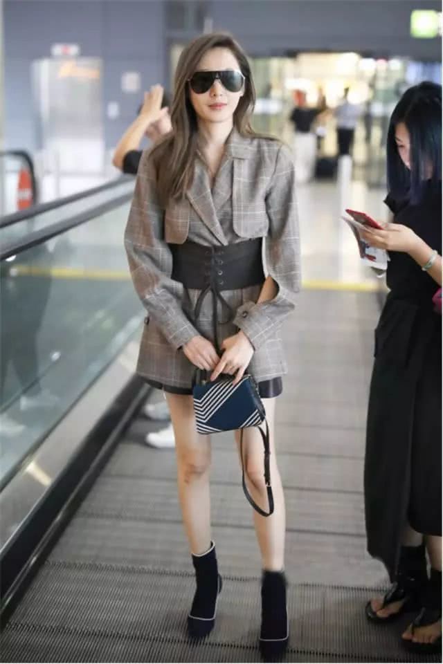 流行服饰别瞎买,40岁后的女人穿这几套更时尚显气质