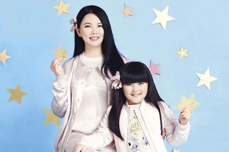 看到李湘的女儿后,再看看刘涛的女儿,同是星二代,差距尴尬了!