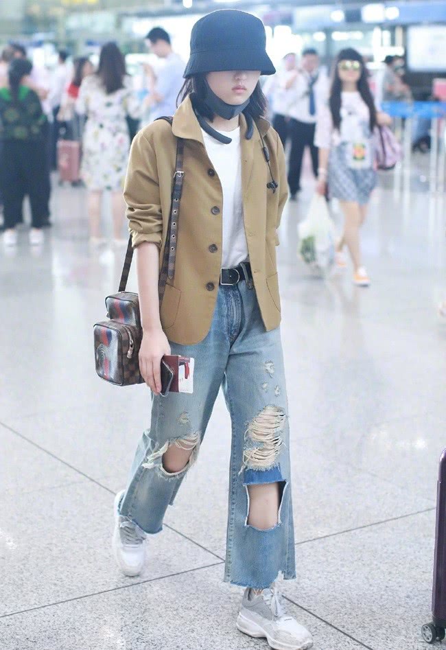 张子枫的“牙齿鞋”是真潮,学生党赶紧盘起来