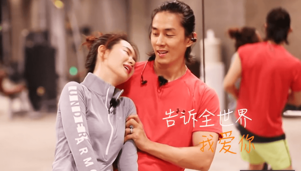 向佐泪目表白妈妈，希望能学习父母的爱情，向太泪洒现场想要孙子