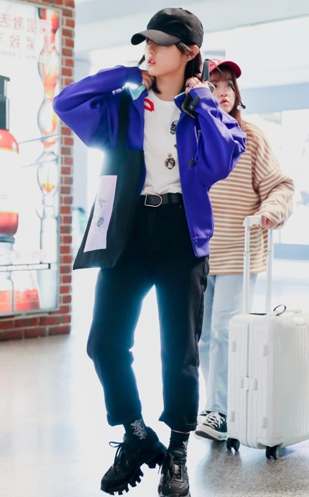 张子枫的“牙齿鞋”是真潮，学生党赶紧盘起来