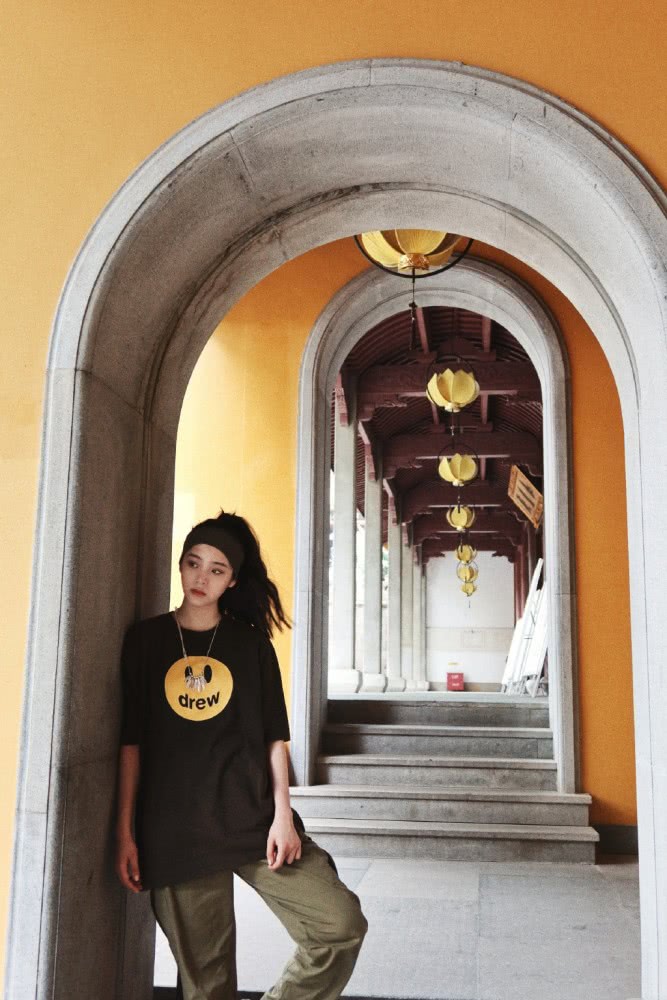 俏皮又时尚的男孩儿风！Baby秀“小鸟腿”，宋妍霏娜娜太霸气