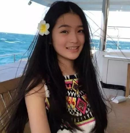 她与年轻时的林青霞一个模子刻出来的，被网友称为“小林青霞”