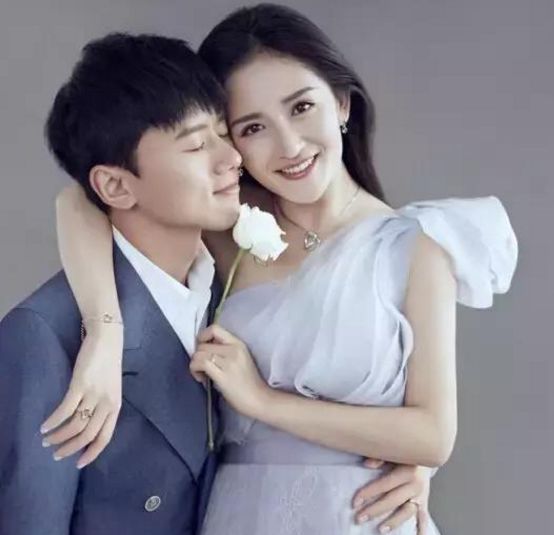 曾和张杰同居5年,还打过谢娜一巴掌,如今同是主持人却无人识