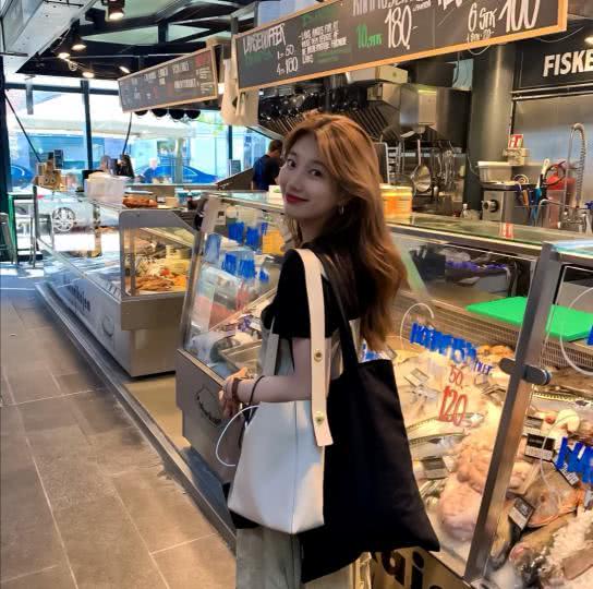 女神秀智私服搭配简约时尚又大气,值得女生们学习借鉴