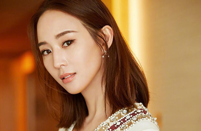 为啥网友觉得谁都配不上张钧甯,看她和孟美岐同框,差16岁谁信啊