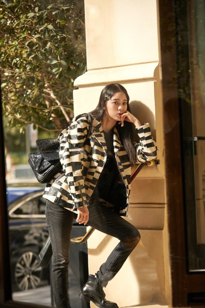 俏皮又时尚的男孩儿风！Baby秀“小鸟腿”，宋妍霏娜娜太霸气