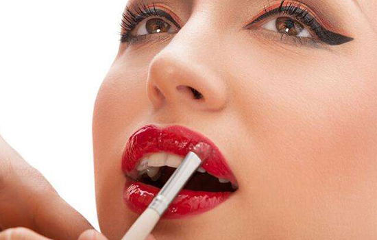 口红是石油做的吗
