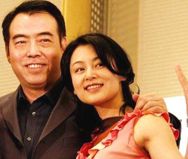 陈凯歌的2个老婆,陈红生2子受宠23年,58岁的她却不被人知