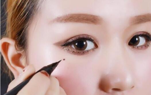 韩国眼角痣妆怎么化 简单4步轻松搞定
