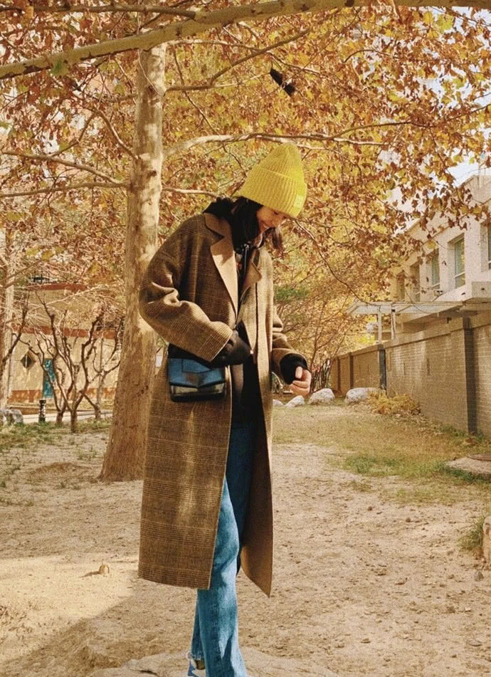 明星街拍:让针织帽帮你展现摩登少女时尚感