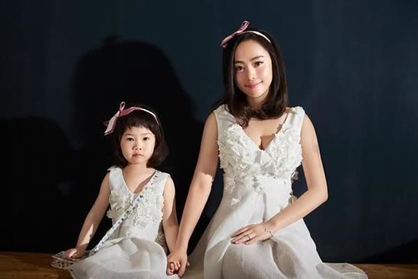 她出道得张国立力捧,和邓超青梅竹马,今低调嫁央视一哥美成仙女