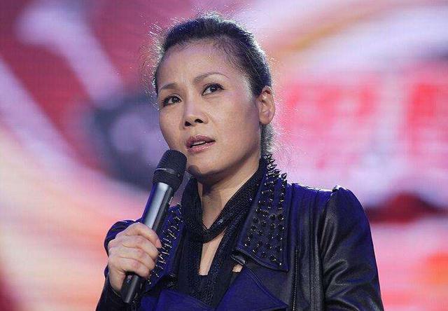 那英出道时她已爆火,一夜之间从歌坛消失,53岁田震近况如何?