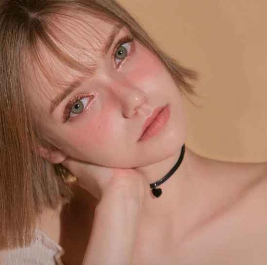 奶茶色适合什么肤色