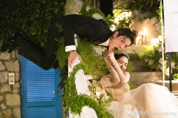 男神向佐和女神郭碧婷正式结婚,向太对儿媳特别满意