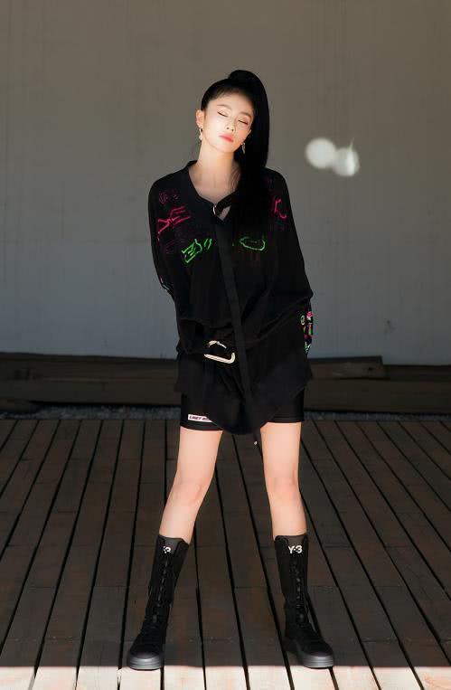 白鹿接长发变回女魔头,头发绷的脸都变形了