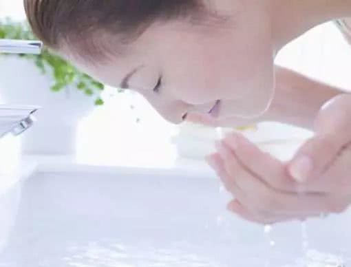 水、乳、精华、霜正确的使用顺序你清楚吗?一步弄错,等于白用