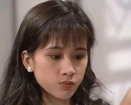 她天生娃娃脸，嫁入豪门后一度靠闺蜜佘诗曼救济，今42岁