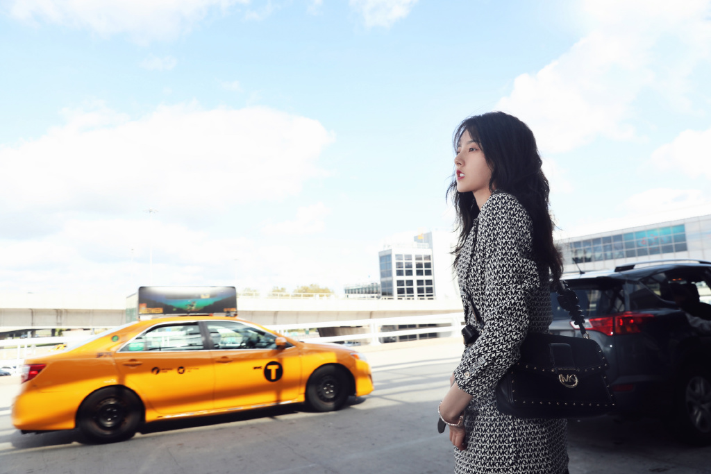 宋祖儿摩登造型机场性感街拍图片