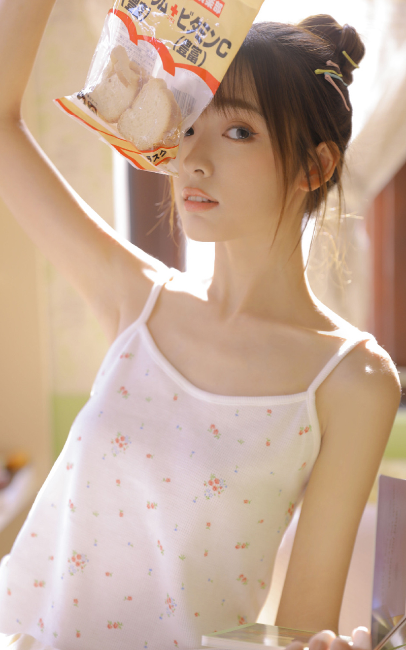 清纯甜美女生丰满诱人美腿写真