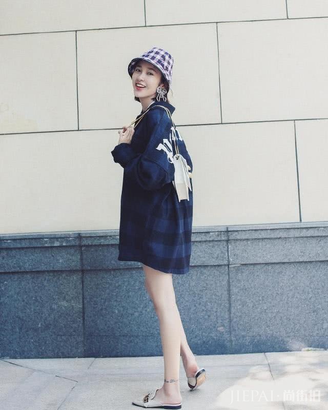 唐艺昕穿男友风衬衫玩下衣失踪，婚后全是藏不住的幸福感