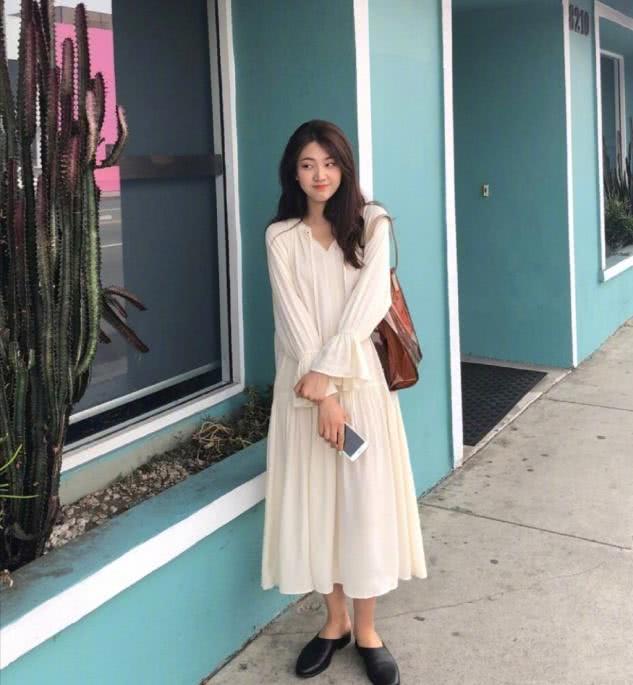 女人服装搭配风格要多变，混搭风成为穿搭新风尚