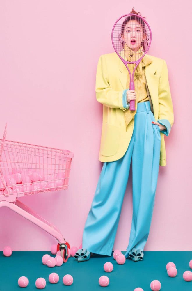 孟美岐衬衫搭配半身裙,双腿真细