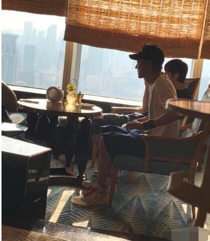 “女经纪人”风波5个月后，洪欣和张丹峰的处境，已是天差地别