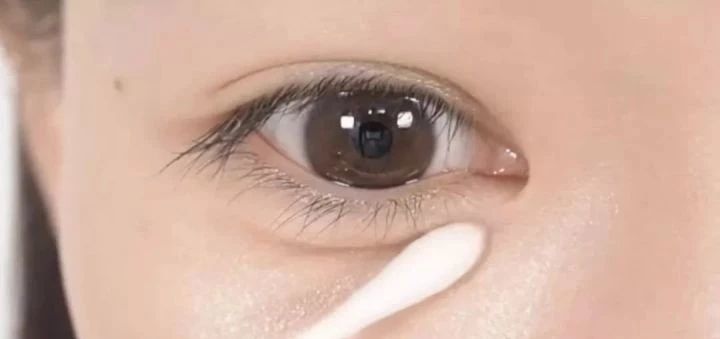 别再吹少女感了，秋日美人带着女人味颠覆审美