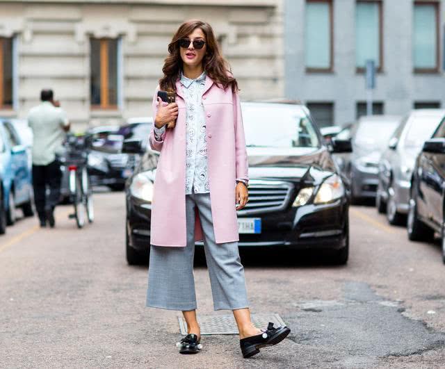 秋季风衣想穿出高级感？学街拍潮人这4招搭配，让你气质优美