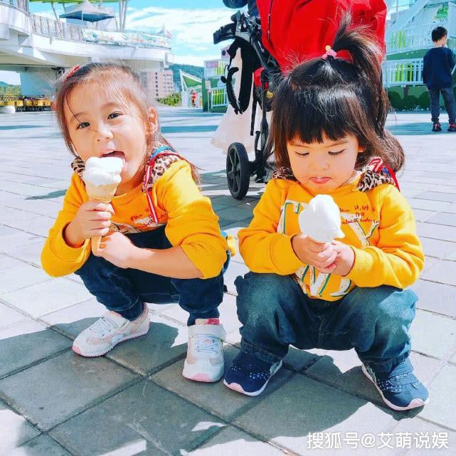 修杰楷为女儿咘咘波妞炖乌鸡汤，趁贾静雯不在，一家三口享受美味