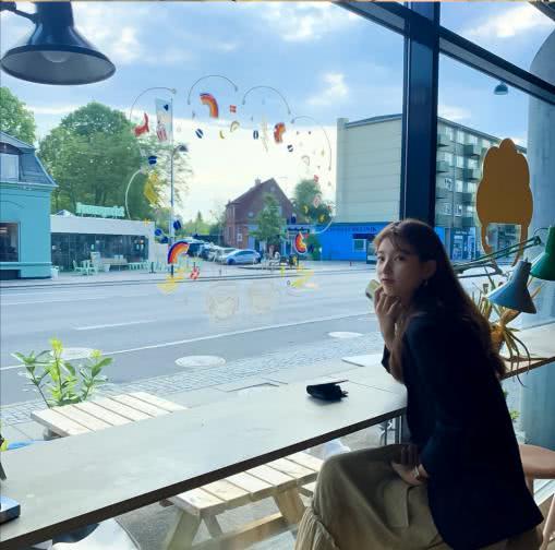 女神秀智私服搭配简约时尚又大气,值得女生们学习借鉴